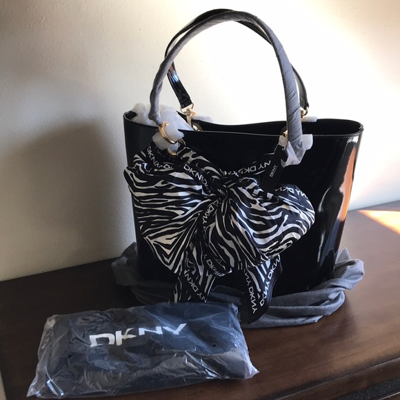 DKNY brand new hobo 💼 - Picture 4 of 8